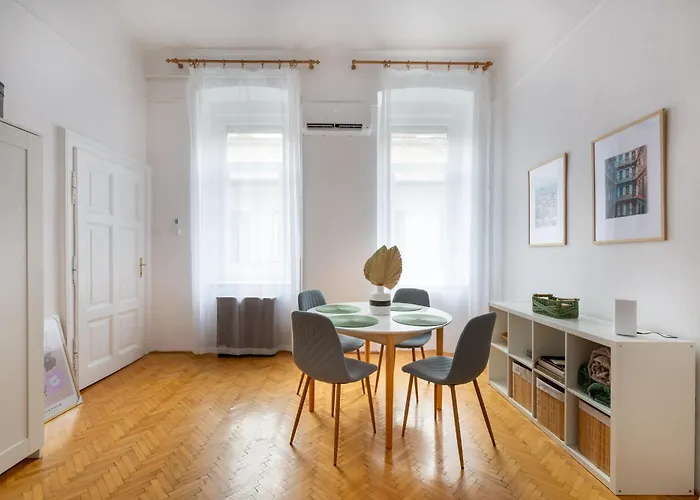 Jp23 János Pál Pápa Apartman